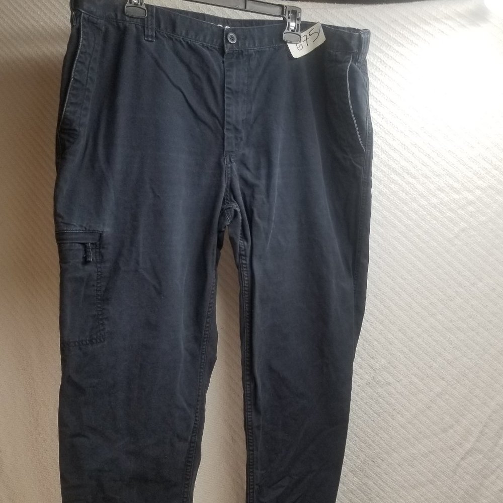 675 - Dockers D3 classic 42W 30L Pants